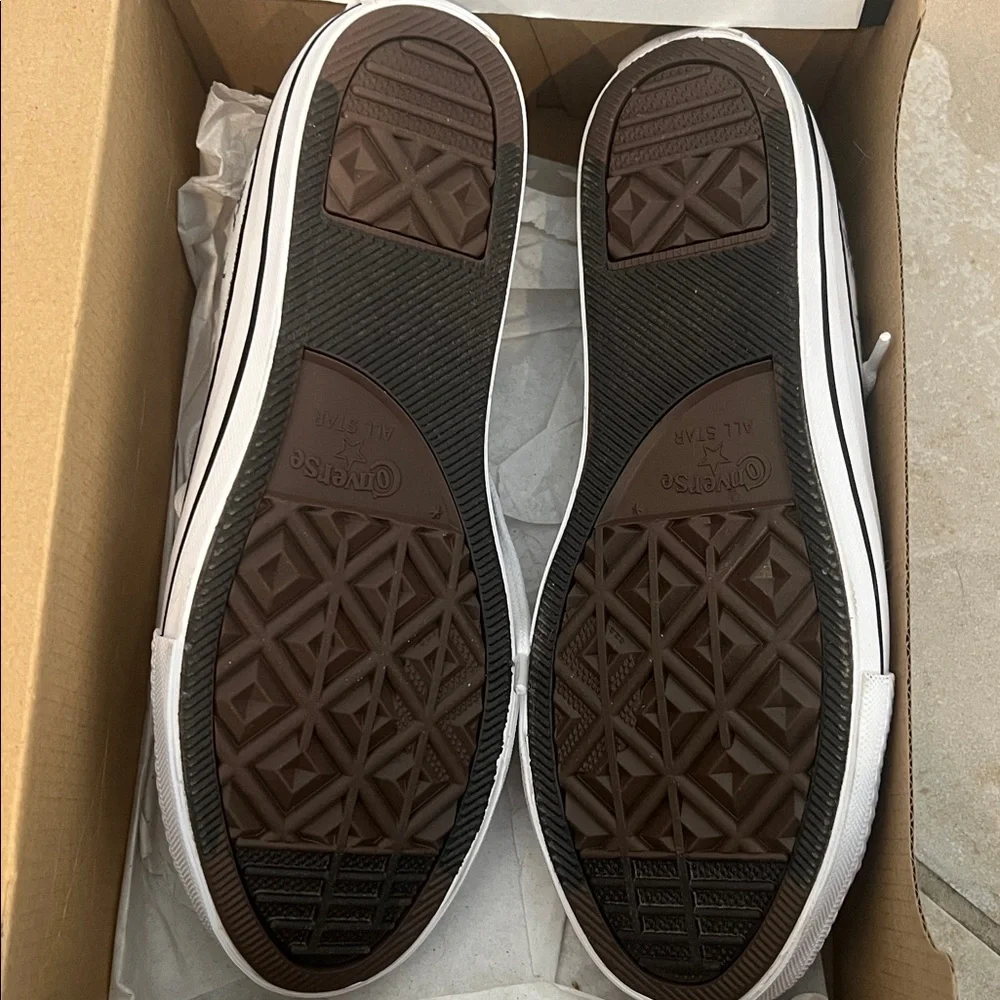 Converse Kids' camp print low tops kids size 5 women’s 7
